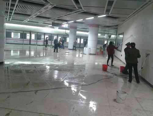 洪山廣場(chǎng)地鐵二號(hào)線(xiàn)開(kāi)荒保潔