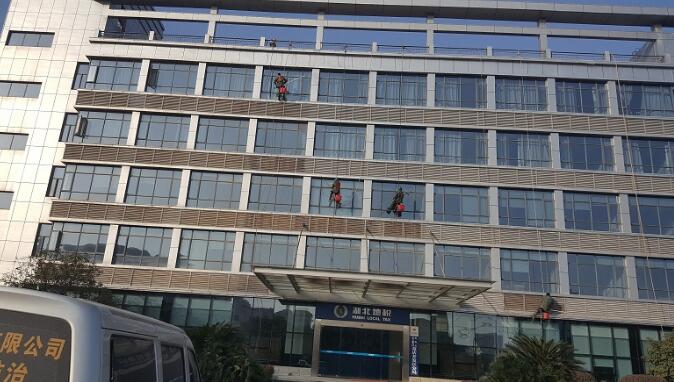 承接武漢葛店開(kāi)發(fā)區(qū)地稅局外墻清洗及武漢開(kāi)荒保潔